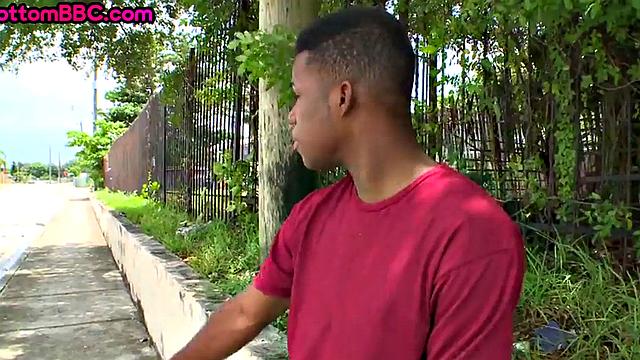 Amateur Nubian stud fucked outdoors after pickup