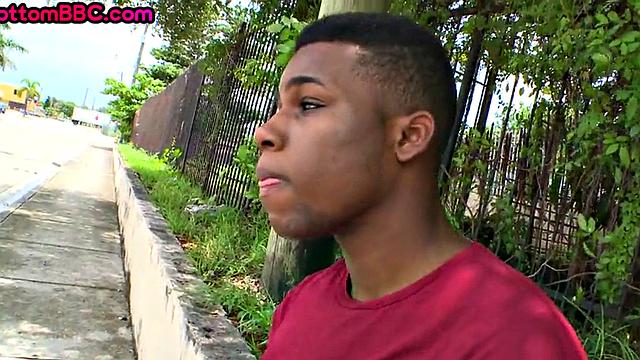 Amateur Nubian stud fucked outdoors after pickup