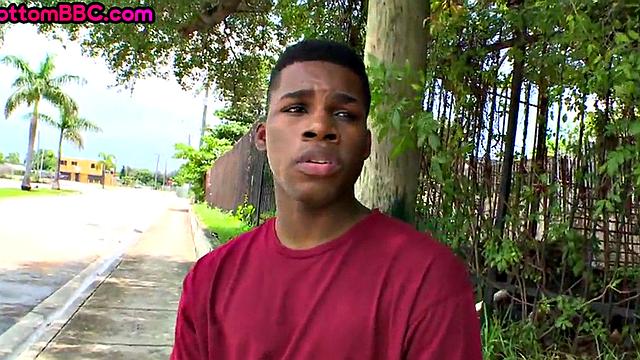 Amateur Nubian stud fucked outdoors after pickup