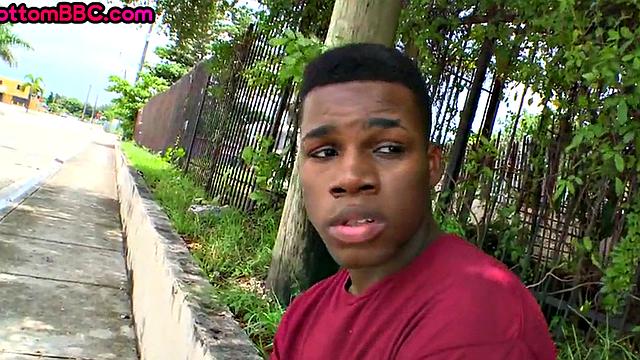 Amateur Nubian stud fucked outdoors after pickup