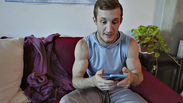 азиатская малолетка с упругой грудью шалит на первом домашнем кастинге