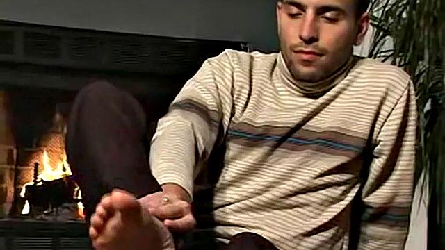 Jean Paul Looks Hot While Sucking Alone!