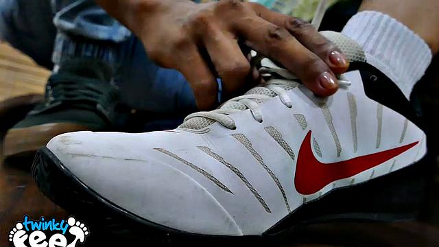 Mikal is very excited to finally meet up with Felix. Hot Asian stud Mikal is crazy for Felix's boy feet.