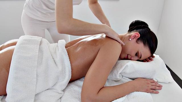 WAM dykes enjoy tribbing sex on massage after fingering