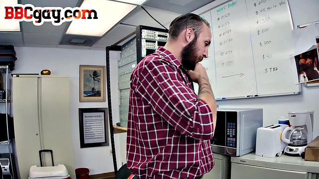 Bearded white lad doggystyled by BBC