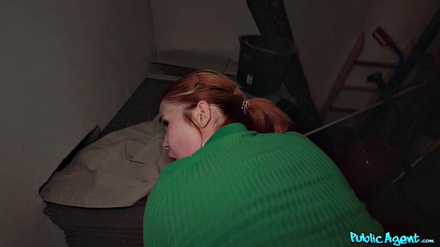 Рыжаый трахается без резинки