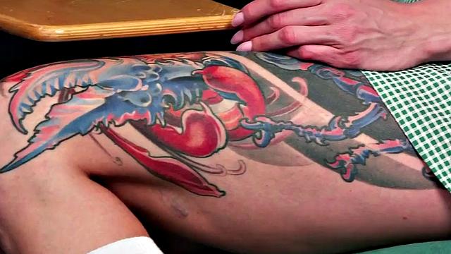 блондинка и брюнетка с универа дрочат черный жёсткий член в компании