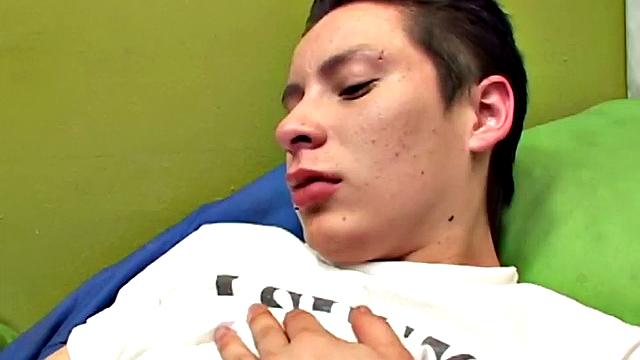 Марио учит Лоренцо слизывать и сосать член перед жаркой 69-кой