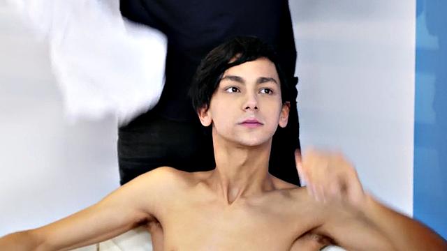 Bi wild dudes penetrate 21yo nympho slut in threesome