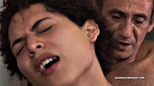 смотри, как эрнесто жёстко трахается с джейкобом без резинки