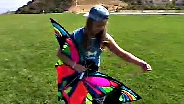 Teen rubbing her clit outdoors