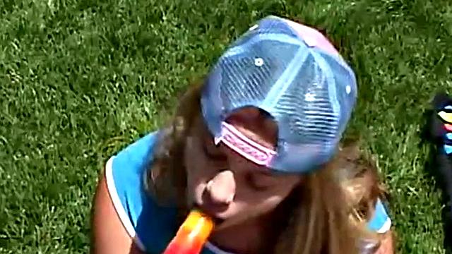 Teen rubbing her clit outdoors