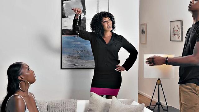 Ebony babes enjoy mouthjizzed 3way fuck with black BF