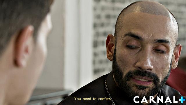 татуированный служка в форме страстно сосет и получает по полной