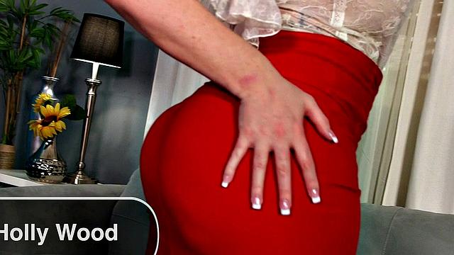 Holly Wood. Superstar.