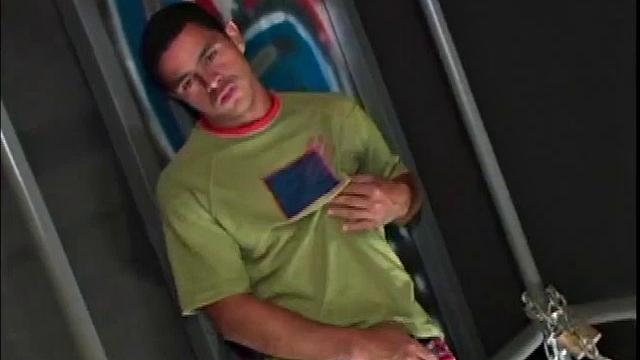 This scene opens with Latino Emmilio Calvo dancing and stripping in a dark strip club cage. His writhing and self-pleasure is too much for Felipe Sainz to handle. Soon, the erotic dancer approaches him and the sucking begins.