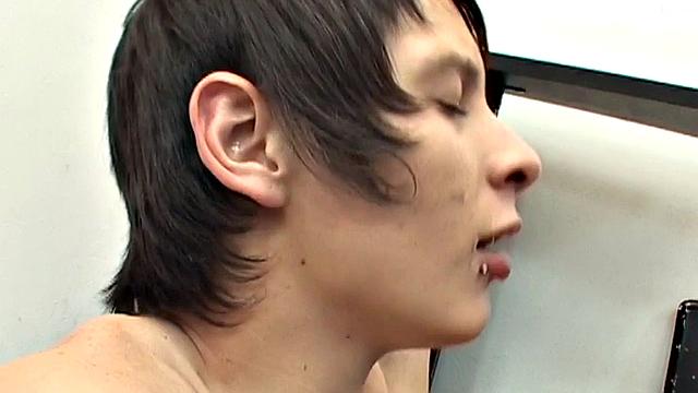 Латиносы жёстко трахают друг друга в попку, страсть зашкаливает!