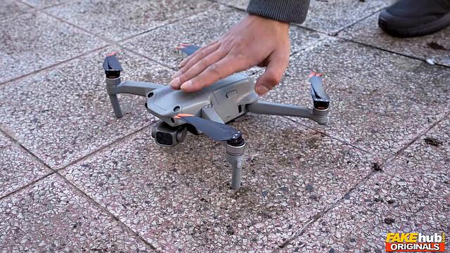 Дрон снимает, как Дон Диего трахается с Канди Люсиани в попку в спальне