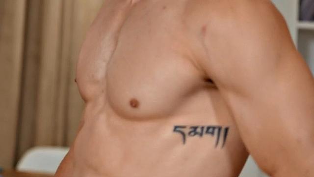 Athletic jock cums on face after bareback fucking