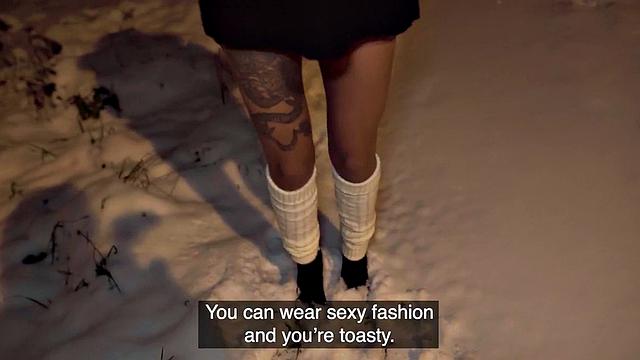 брюнетка в очках трахается на улице с белым парнем с большим членом