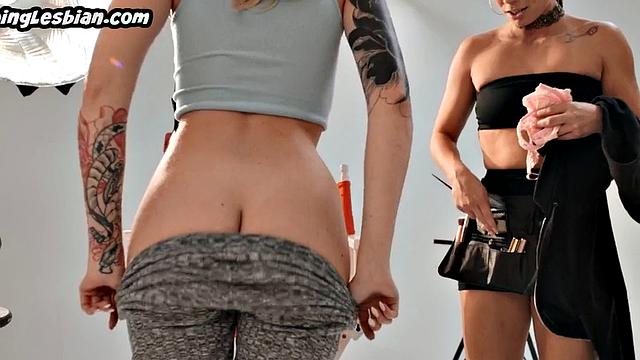 Glamour girl with pierced tits got seduced at casting