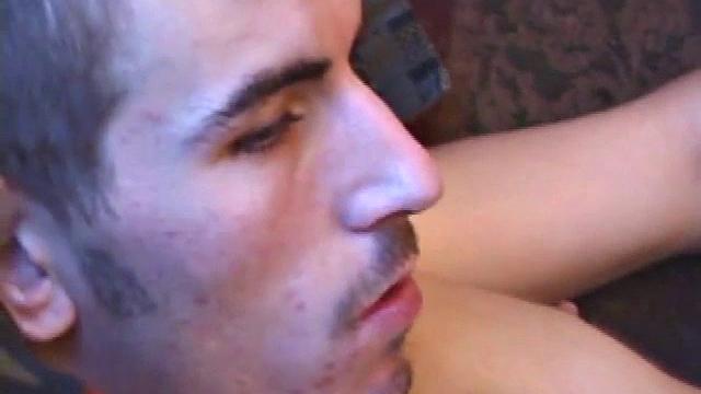 Себастьян выдавливает свою сперму