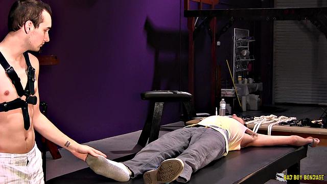 Джейден получает новую игрушку - Часть 1 - Джейден Фокс и Чейз Эндик