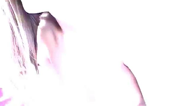 Lesbian pussy iced pushed in and out