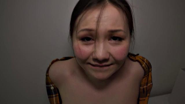 азиатка разбрызгивает соки на улице: толпа и хер позавидует