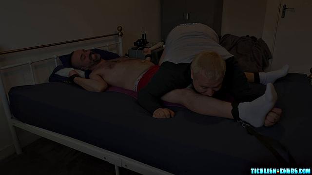 American Tickler in London: Scruffy Spread Eagle - Scruffy & Matt