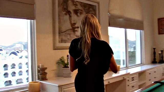 Kelly & Sienna in Mexico 1