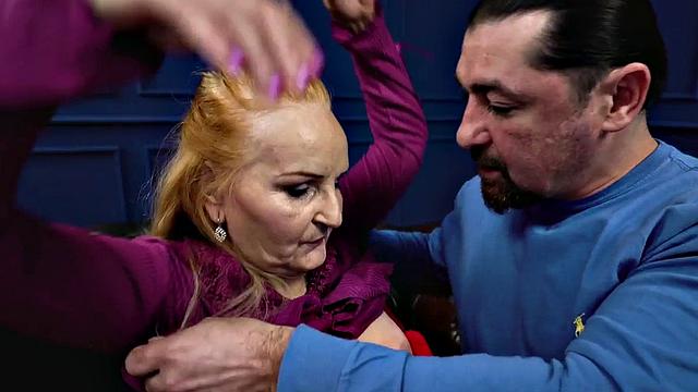 Curvy plumber granny got pussyfucked on the sofa