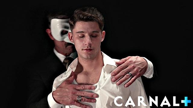 мускулистый студент получает по-мужски и кайфует от римминга