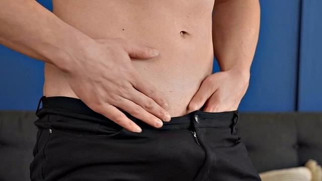 Athletic solo jock wanks till load after casting