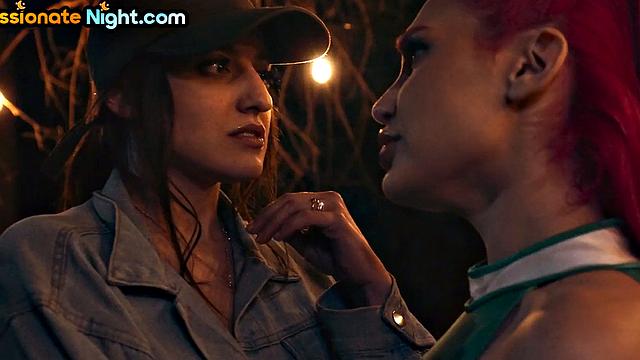 рыжая с большими сиськами сосёт и глотает сперму в тройничке после догги