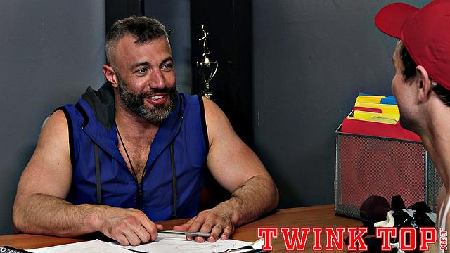 LOGAN CROSS Chapter 6 - Back for More