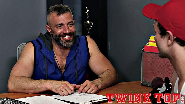 LOGAN CROSS Chapter 6 - Back for More