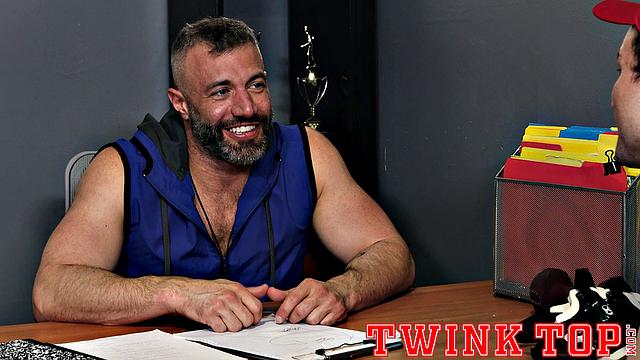 LOGAN CROSS Chapter 6 - Back for More