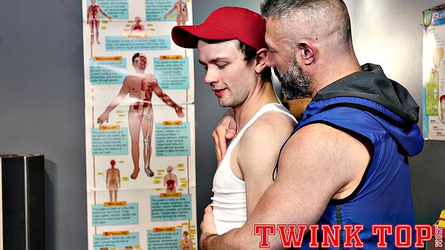 LOGAN CROSS Chapter 6 - Back for More