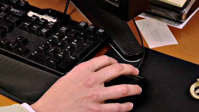 Sends pic, shoves his dick in Kalis ass