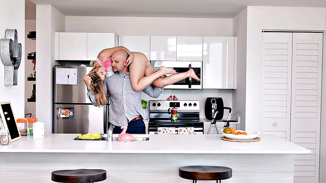 Extra Petite Sex Bomb