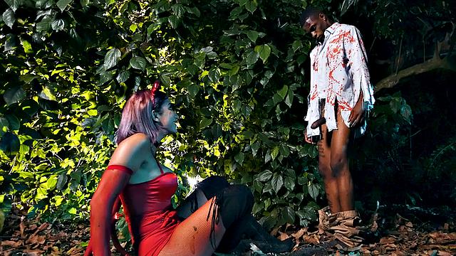 аппетитная красотка получает ббк в догги и кончает внутрь