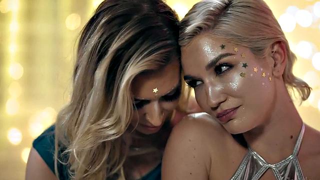 Big-titted lesbian babe seduces dyke before eating her out