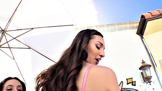 белла получает по полной в анал от джека