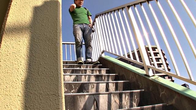 Эрена Мизухара страстно дрочит киску и жадно ловит сперму