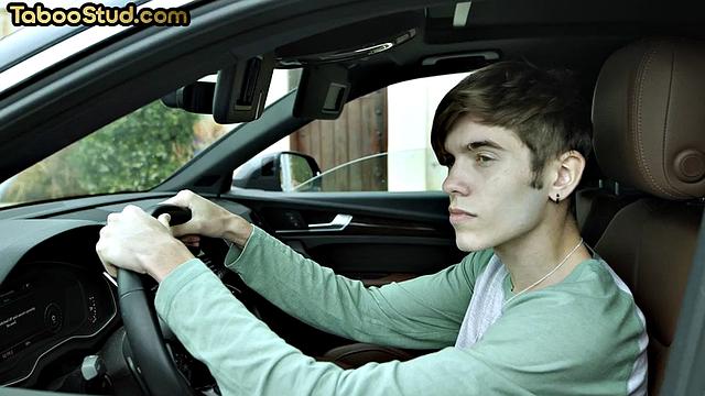 Skinny amateur twunk in 3way