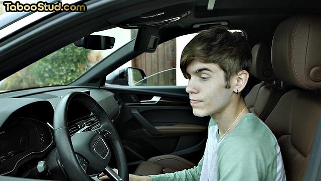 Skinny amateur twunk in 3way