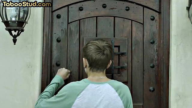 Skinny amateur twunk in 3way