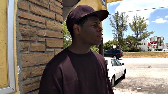 Black bottom gets fucked outdoors by white top in public