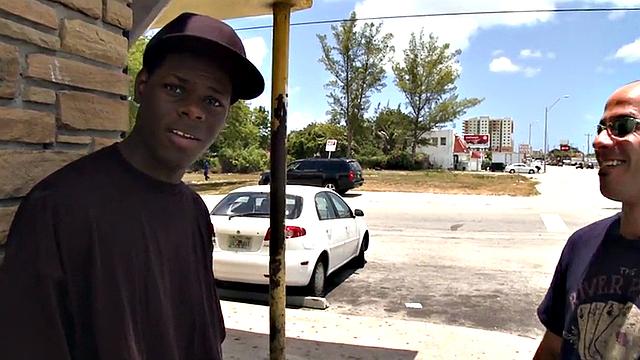 Black bottom gets fucked outdoors by white top in public
